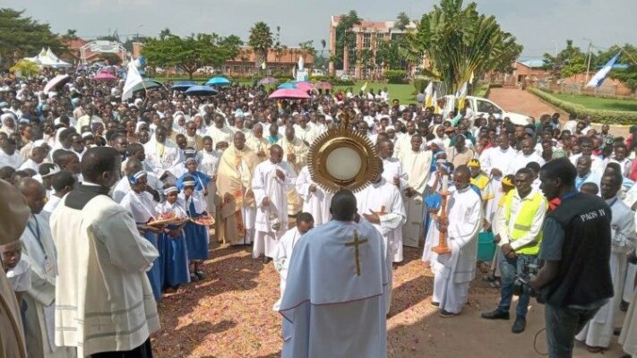 Đức Thánh Cha mời gọi tín hữu Rwanda trở thành những nhà truyền giáo “của tình huynh đệ”