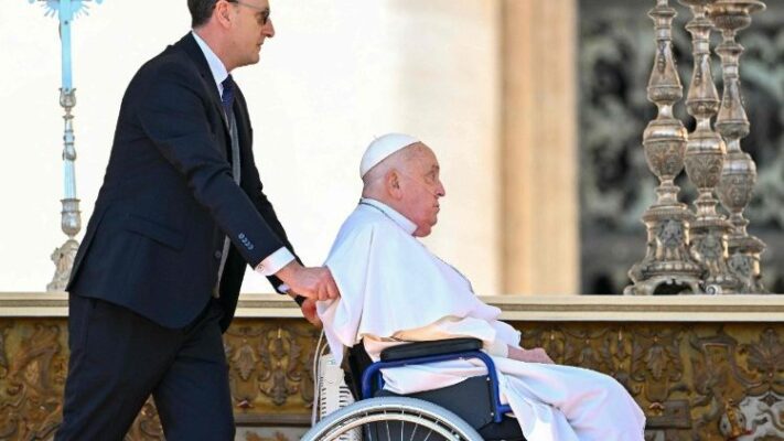 Đức Giáo hoàng và bức ảnh Đức Mẹ Salus Populi Romani, tình yêu của người con dành cho Mẹ