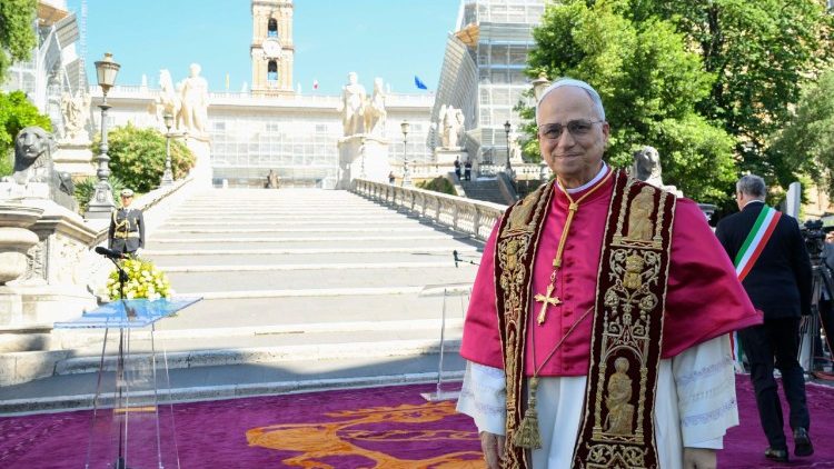 Đức Thánh Cha chào thăm dân thành Roma tại Tòa Thị chính Roma