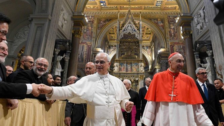 ĐTC chào các tín hữu