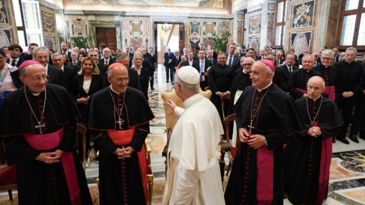 Đức Thánh Cha Lêô XIV: “Thần học phải mang chiều kích truyền giáo và đối thoại