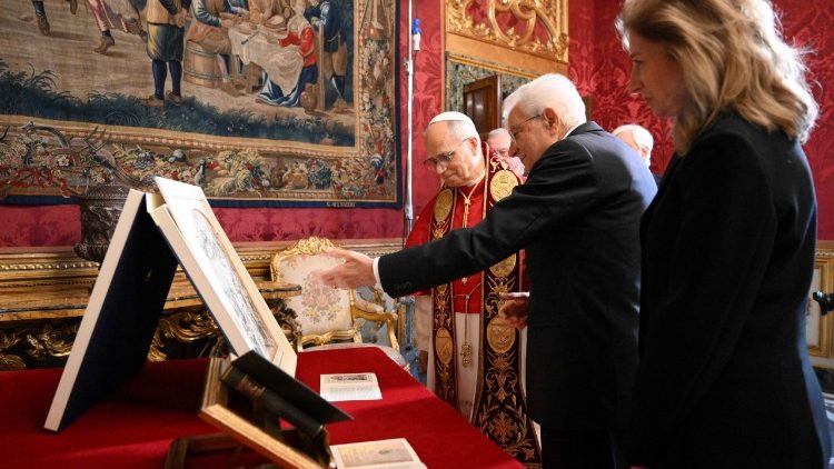 Đức Thánh Cha chính thức viếng thăm tổng thống Ý tại Dinh Quirinale