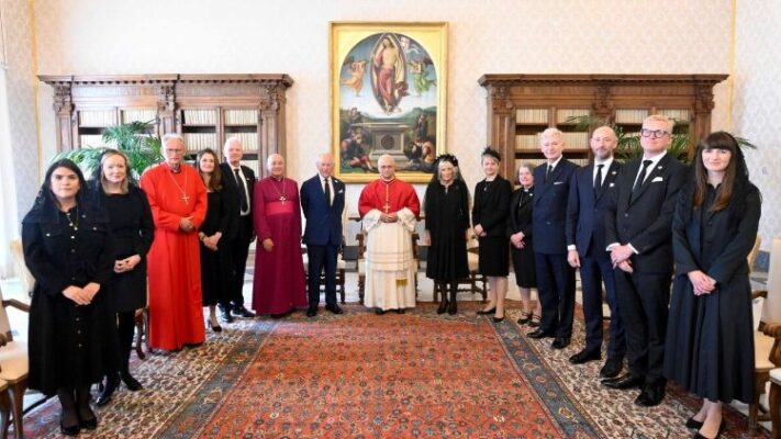 Đức Thánh Cha: “Các con là niềm hy vọng trong thế giới chia rẽ”