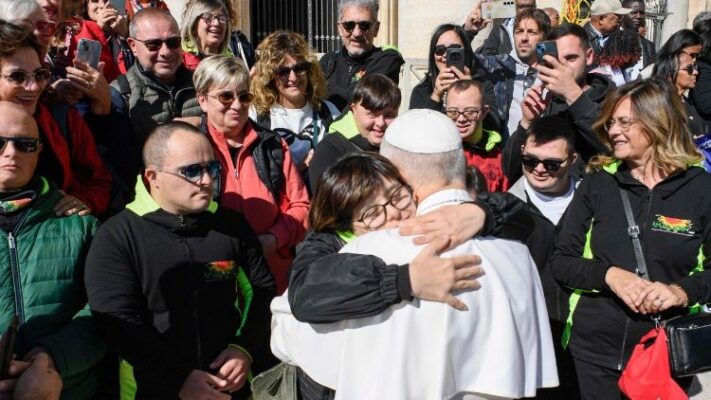 Tiếp kiến Năm Thánh 4/10/2025 – Chúng ta phải chọn: phục vụ Thiên Chúa hay tiền bạc