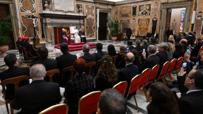 Đức Thánh Cha tiếp 3.600 thành viên của Hội Hiệp sĩ Thánh Mộ