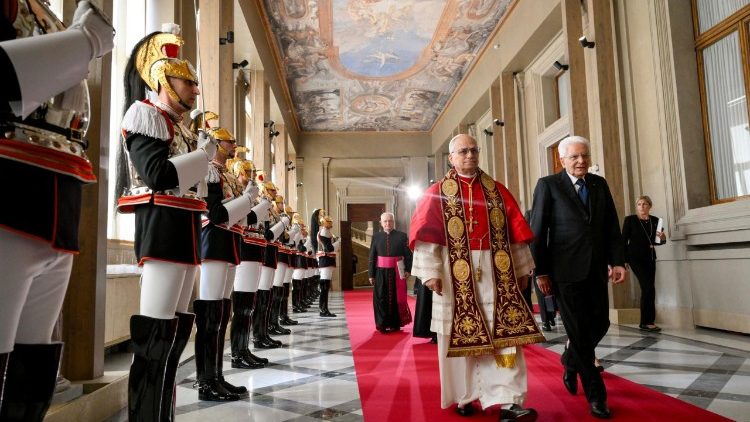 Đức Thánh Cha chính thức viếng thăm tổng thống Ý tại Dinh Quirinale