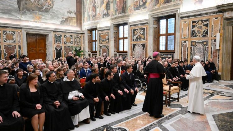 Đức Thánh Cha: Giáo dục Kitô giáo phải khởi đi từ nội tâm, hiệp nhất, tình yêu và niềm vui